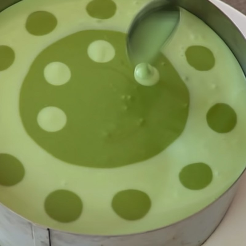 Bước 6 Đổ khuôn và trang trí Cheesecake trà xanh (matcha)