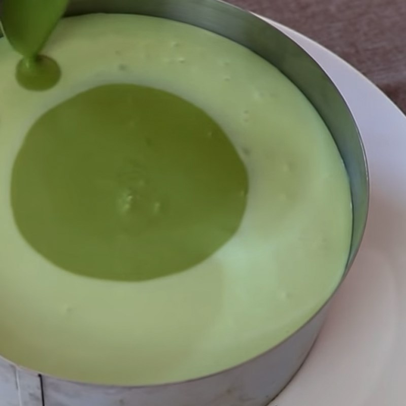 Bước 6 Đổ khuôn và trang trí Cheesecake trà xanh (matcha)