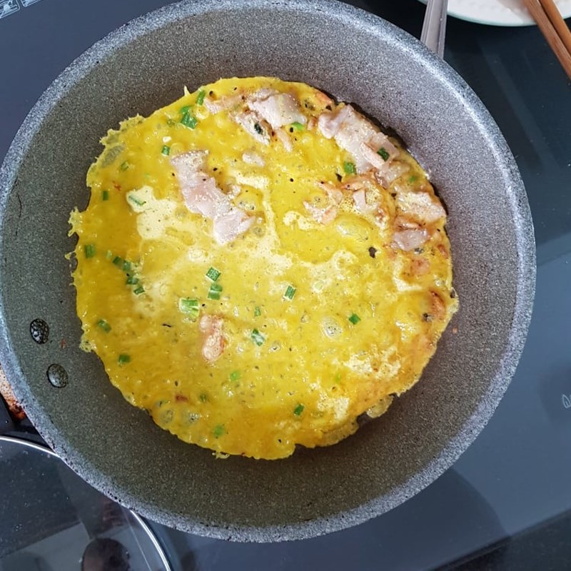 Bước 4 Đổ bánh xèo Bánh xèo tôm thịt (công thức được chia sẻ từ người dùng)