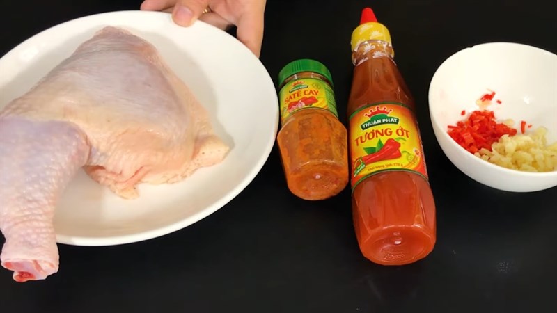 Nguyên liệu món ăn 3 cách làm gà chiên sa tế