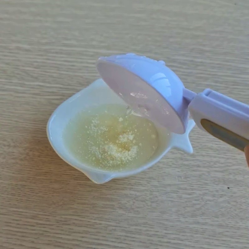 Bước 3 Đun chảy gelatin Pudding bơ cho bé ăn dặm