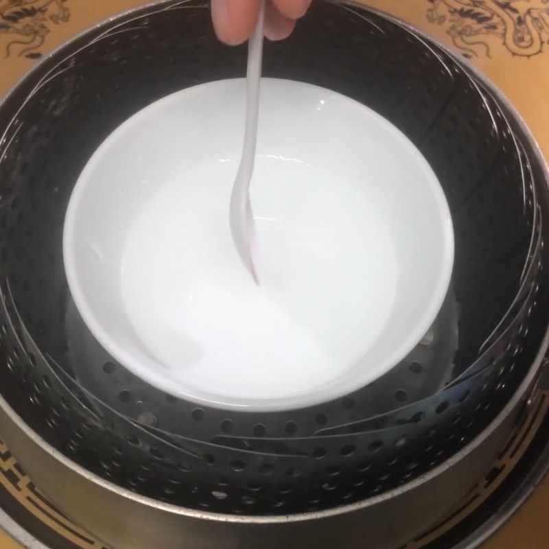 Bước 1 Đun chảy gelatin Pudding bơ sữa cho bé ăn dặm