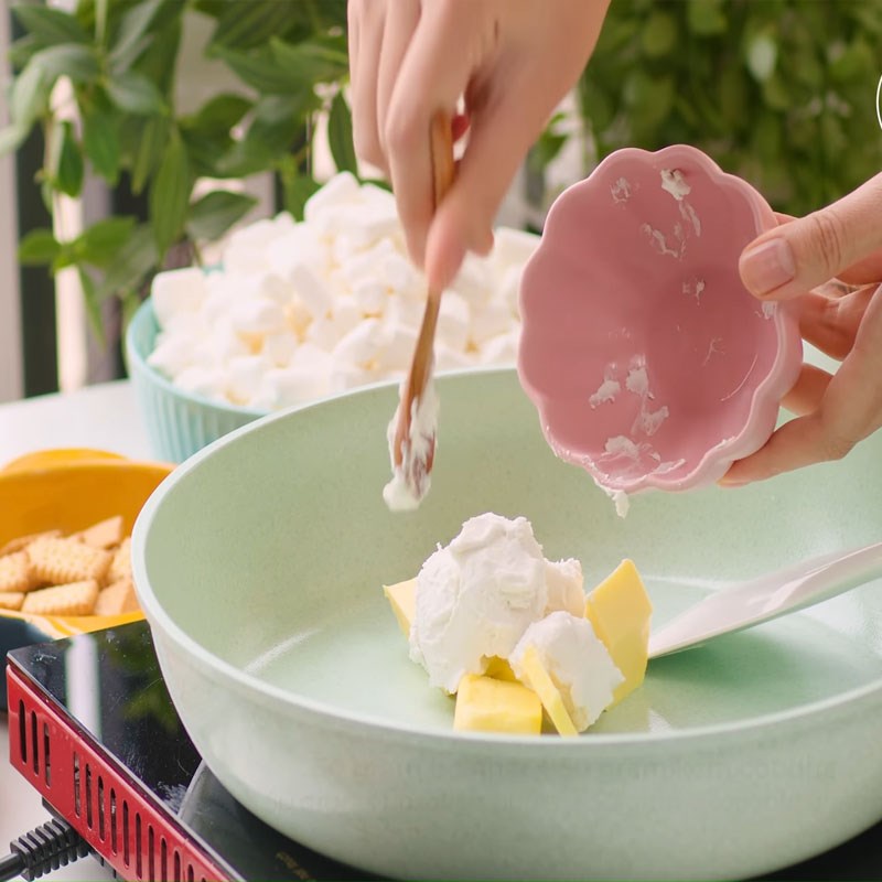 Bước 1 Đun chảy marshmallow Kẹo nougat dâu
