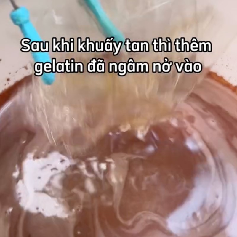 Bước 2 Đun hỗn hợp socola Panna cotta socola (Công thức từ kênh tiktok Cách Nấu Ngon cùng Cách Nấu Ngon)