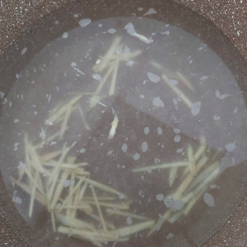 Bước 2 Đun nước dùng Canh huyết chưng rau ngải cứu (Công thức được chia sẻ từ người dùng)