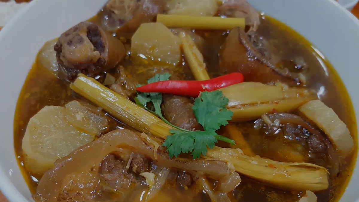 Đuôi bò hầm sả