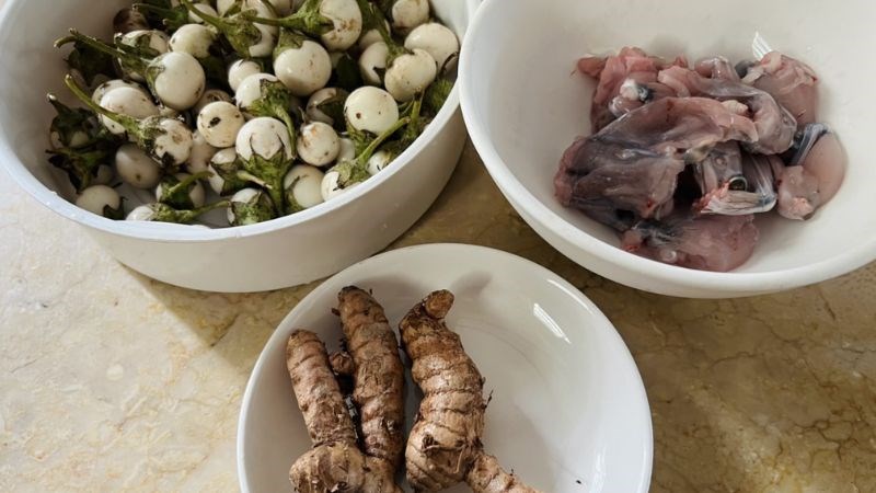 Nguyên liệu món ăn ếch om cà