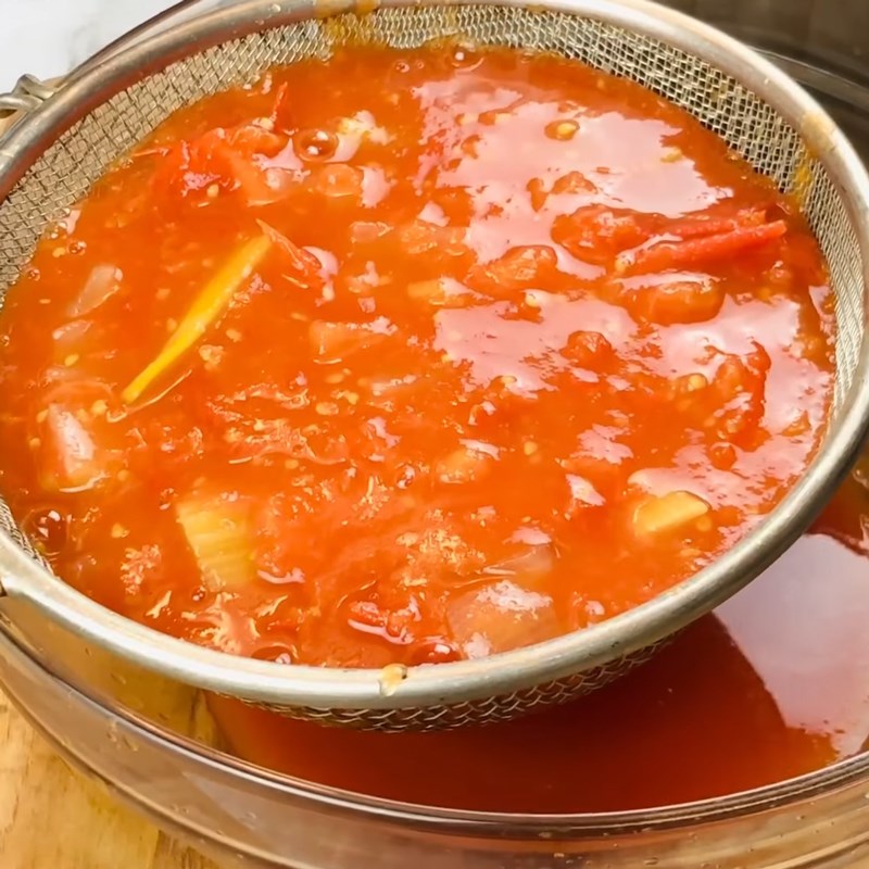 Bước 3 Ép cà chua, cần tây, hành tây Nước ép cà chua cần tây hành tây không cần máy