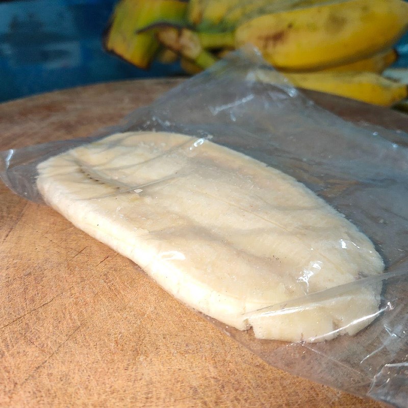 Bước 3 Ép chuối Kem chuối trái cây