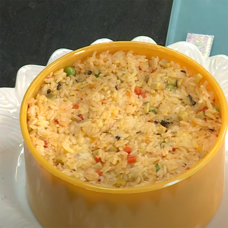 Bước 4 Ép khuôn Cơm chiên dương châu chay