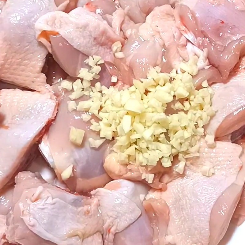 Bước 2 Ướp gà Gà chiên ngũ vị hương