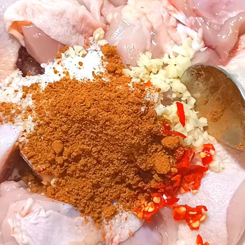 Bước 2 Ướp gà Gà chiên ngũ vị hương