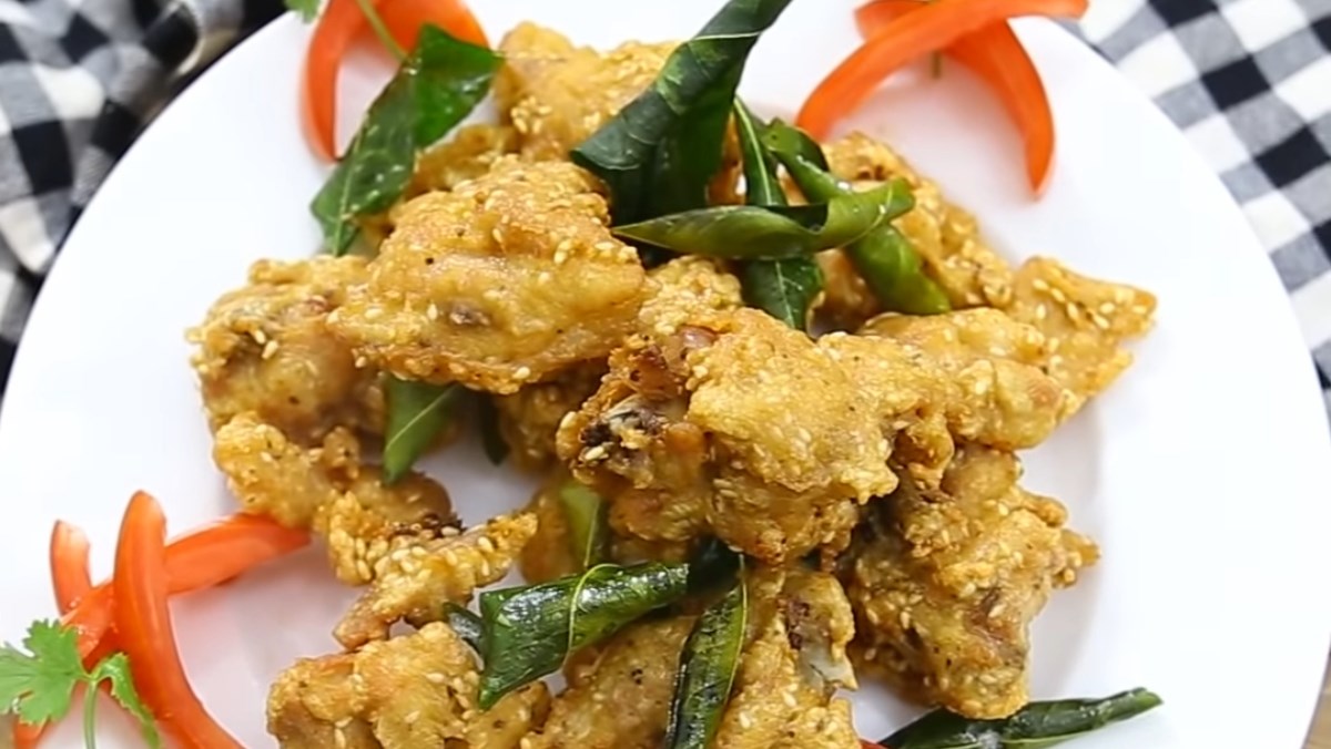 Gà chiên vừng lá chanh