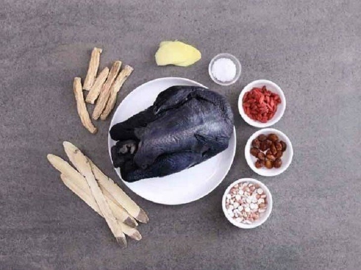 Nguyên liệu món ăn gà tiềm thuốc bắc