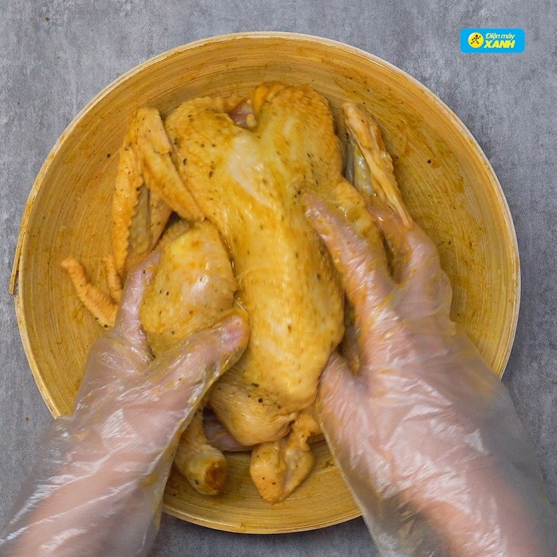 Bước 2 Sơ chế và ướp gà Gà ủ muối