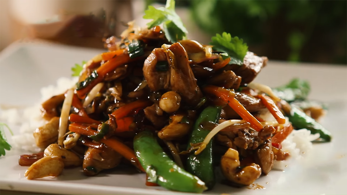 Gà xào lá chanh Thái