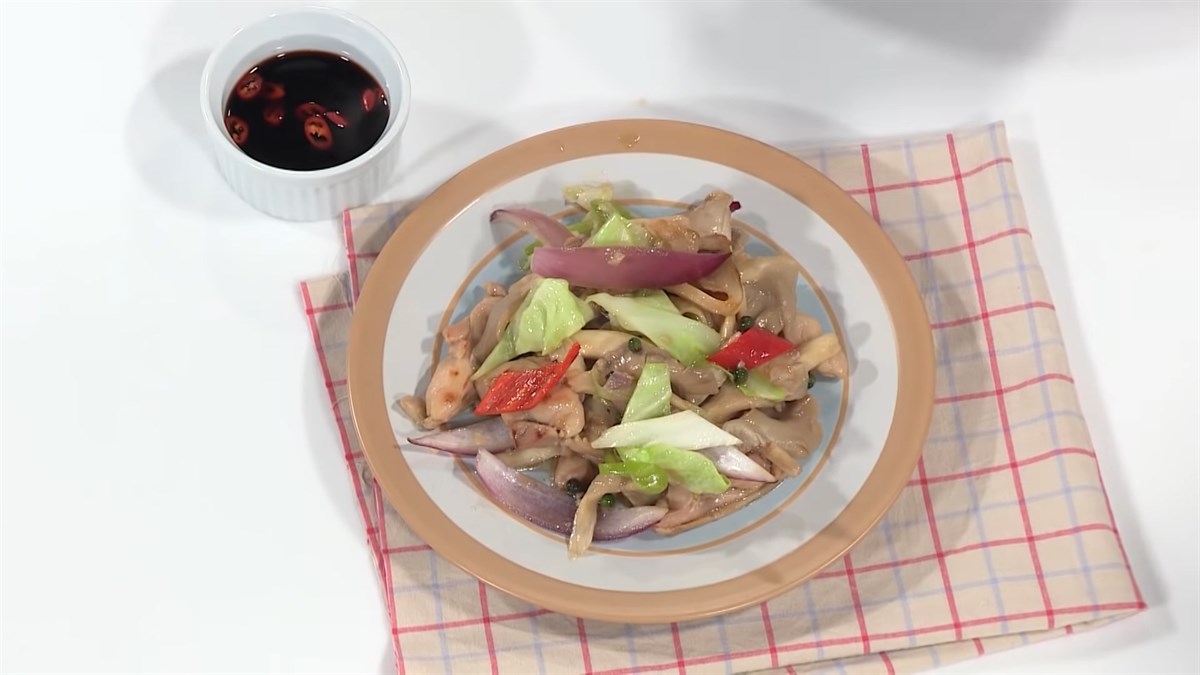 Gà xào nấm bào ngư