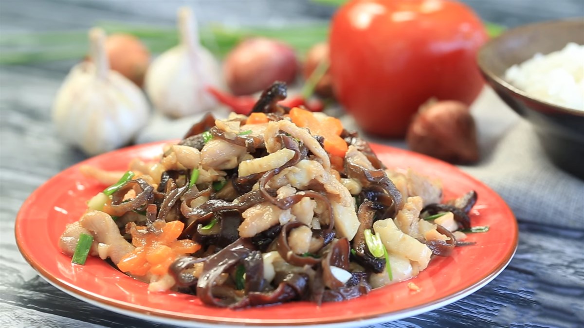 Gà xào nấm mèo