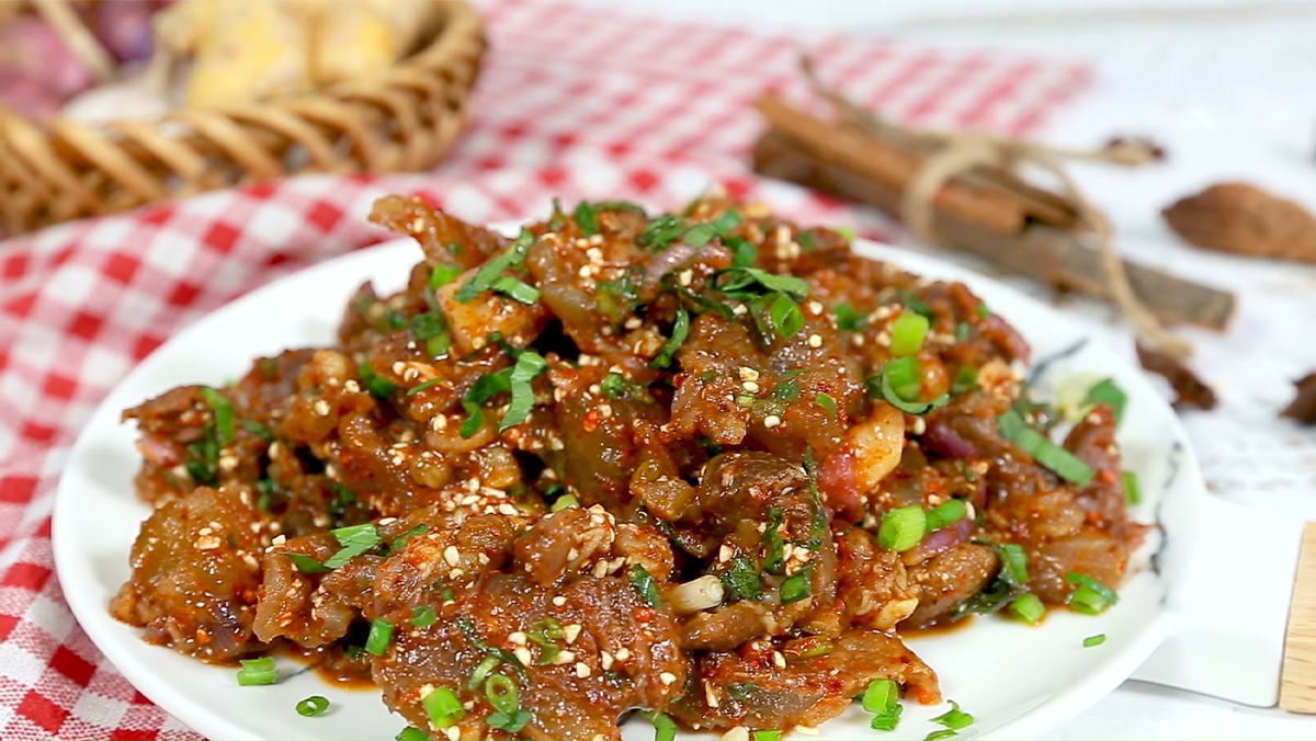 Gân bò trộn mắm thái