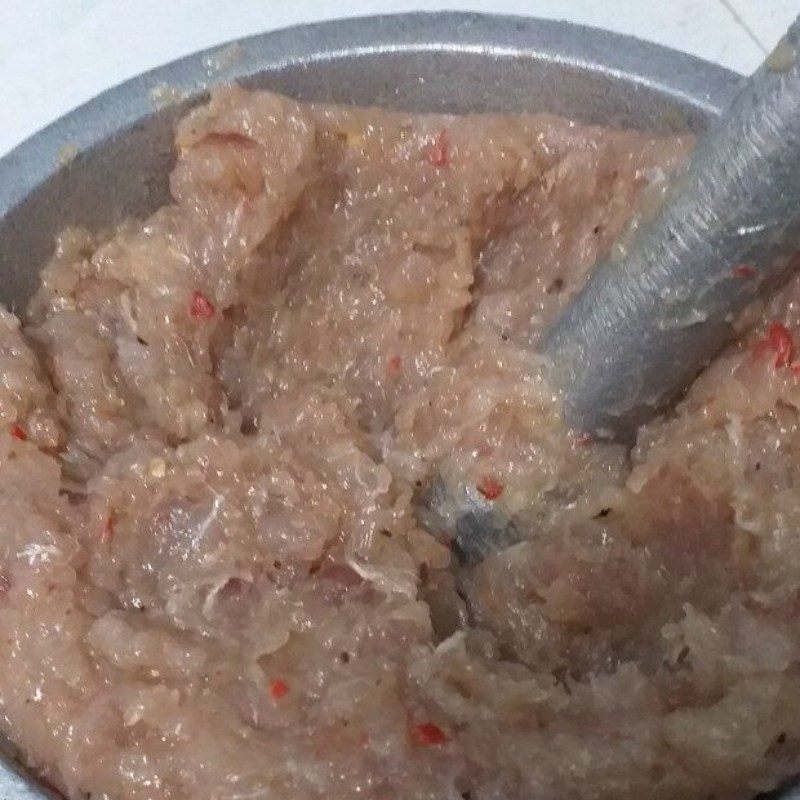 Bước 1 Sơ chế nguyên liệu Cá viên trứng cút chiên nước mắm