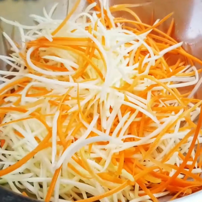 Bước 3 Giã đậu và trộn Nộm đu đủ cà rốt