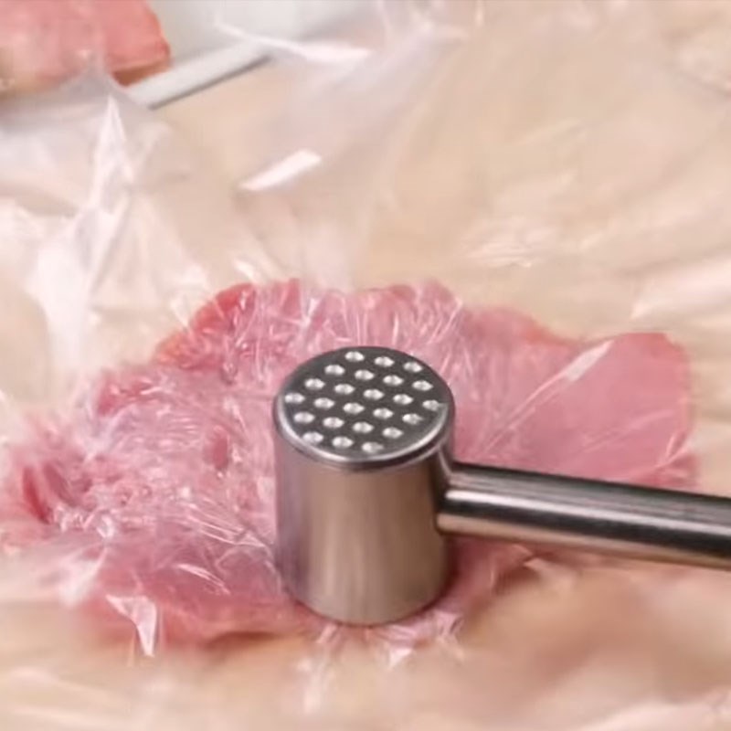 Bước 3 Giã thịt Thịt heo cuộn phô mai jambon chiên xù
