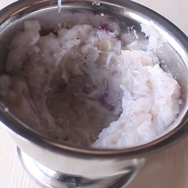 Bước 2 Giã thịt tôm Chả tôm Huế