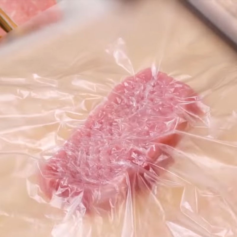 Bước 3 Giã thịt Thịt heo cuộn phô mai jambon chiên xù