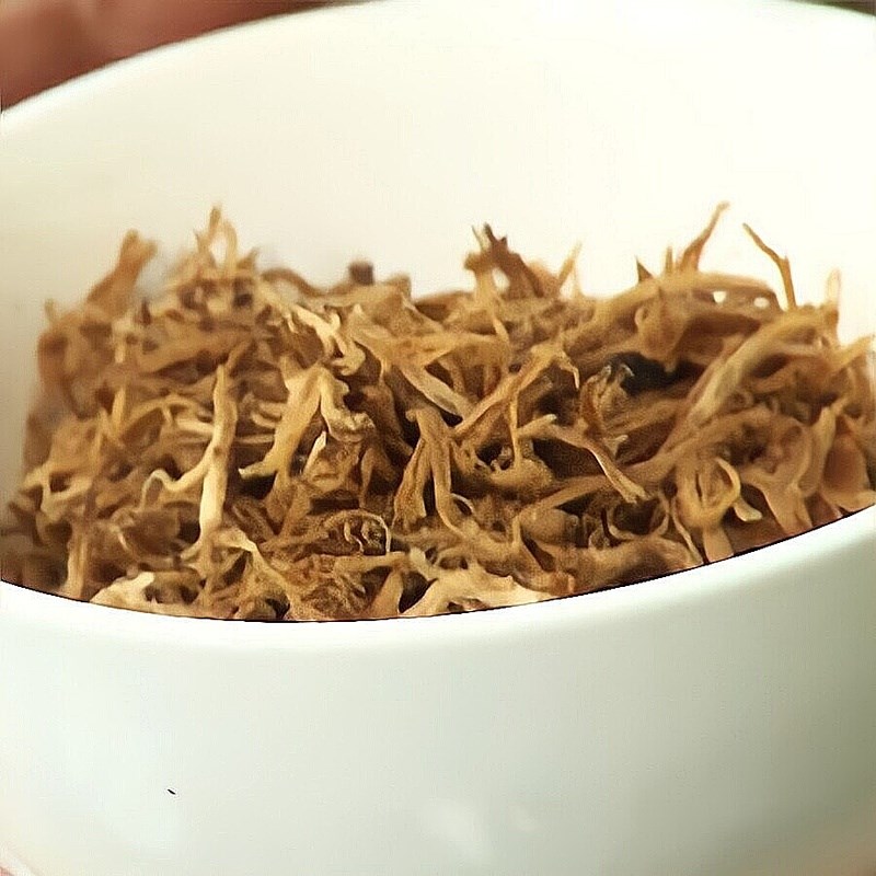 Bước 2 Giã và xé sợi chân nấm Chà bông chay từ nấm đông cô
