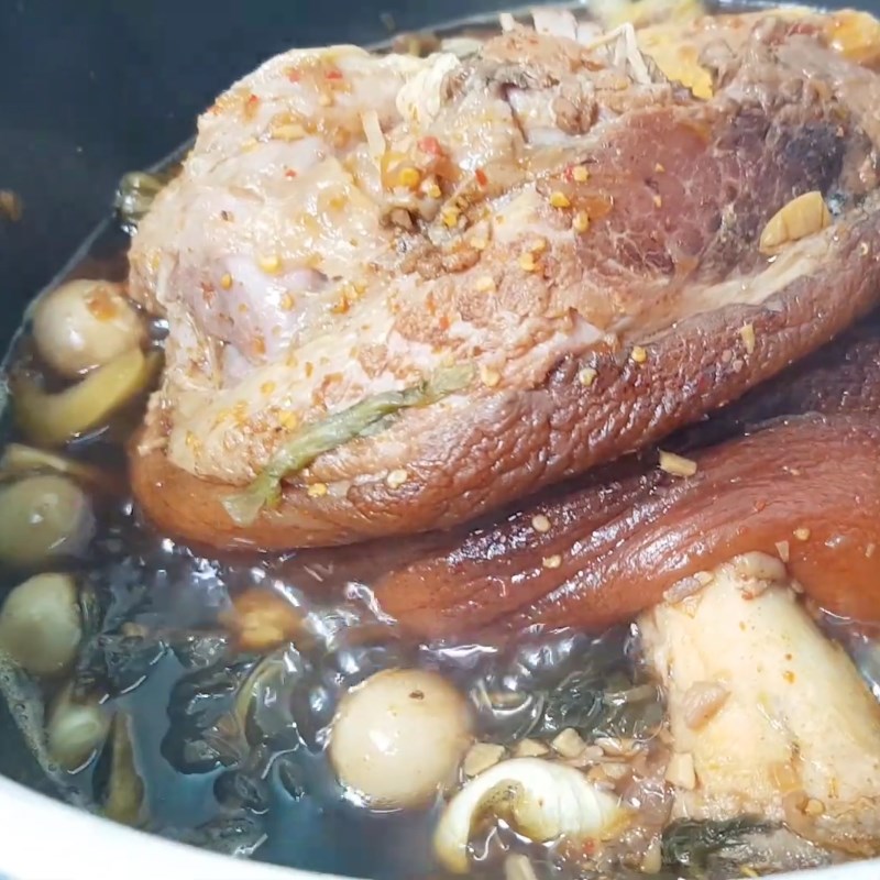Bước 4 Hầm giò heo với cải chua và cà pháo Giò heo hầm dưa cải chua cà pháo