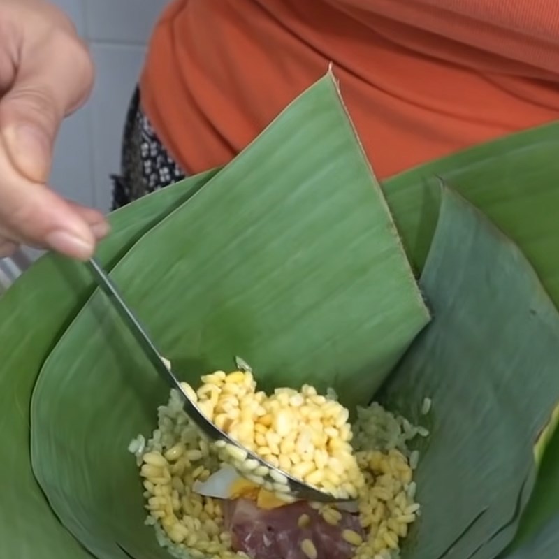 Bước 5 Gói bánh Bánh ú nhân mặn miền Tây