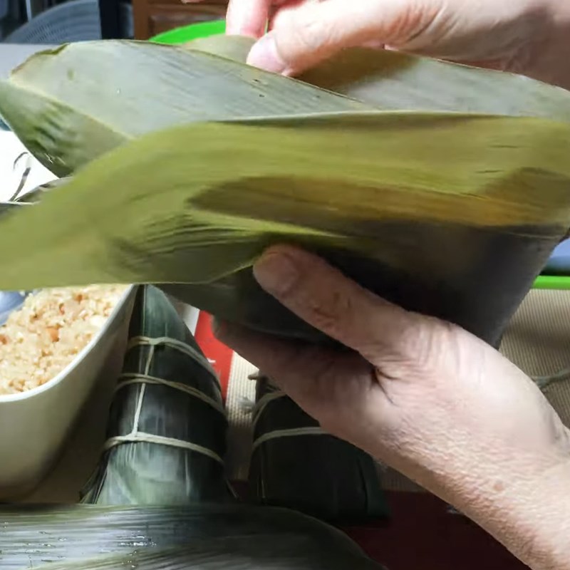 Bước 7 Gói bánh Bánh ú bá trạng thuyền rồng
