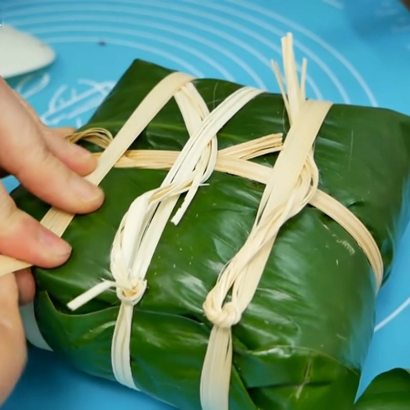 Bước 4 Gói bánh Bánh chưng nếp cẩm nhân thịt heo