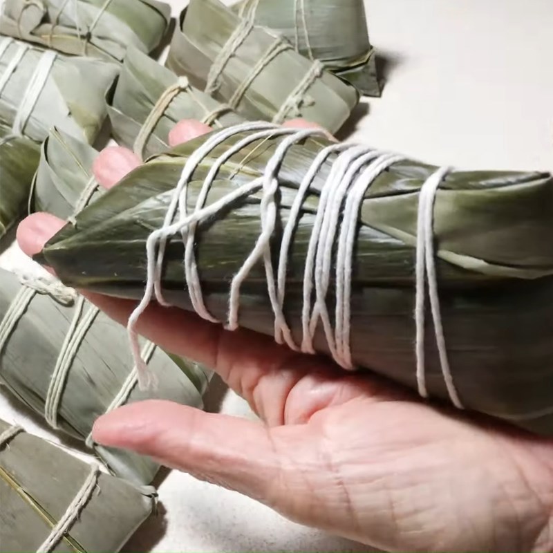 Bước 7 Gói bánh Bánh ú bá trạng thuyền rồng