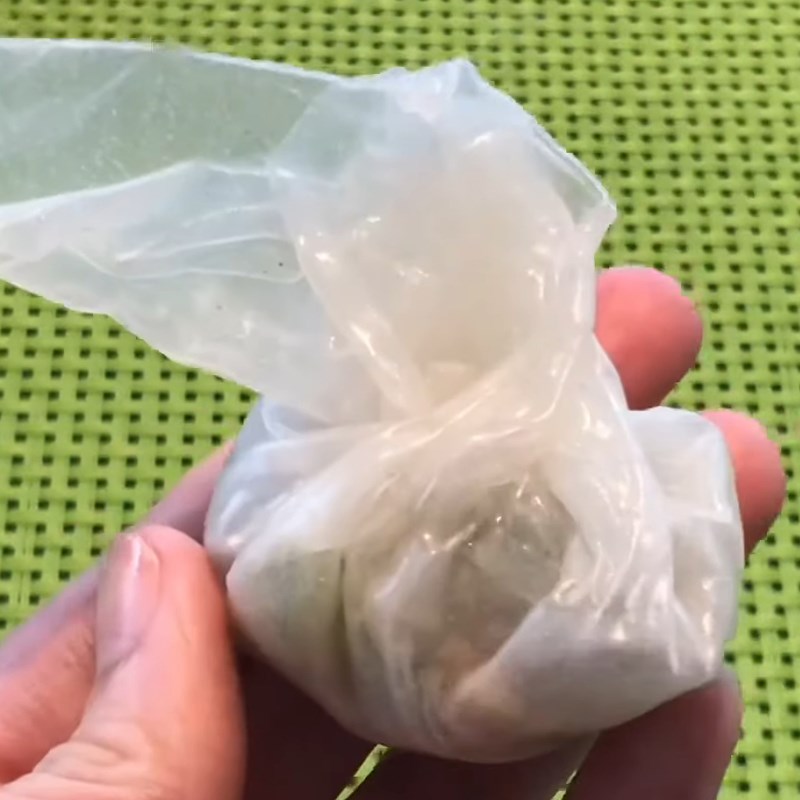 Bước 2 Gói bánh Há cảo bằng bánh tráng