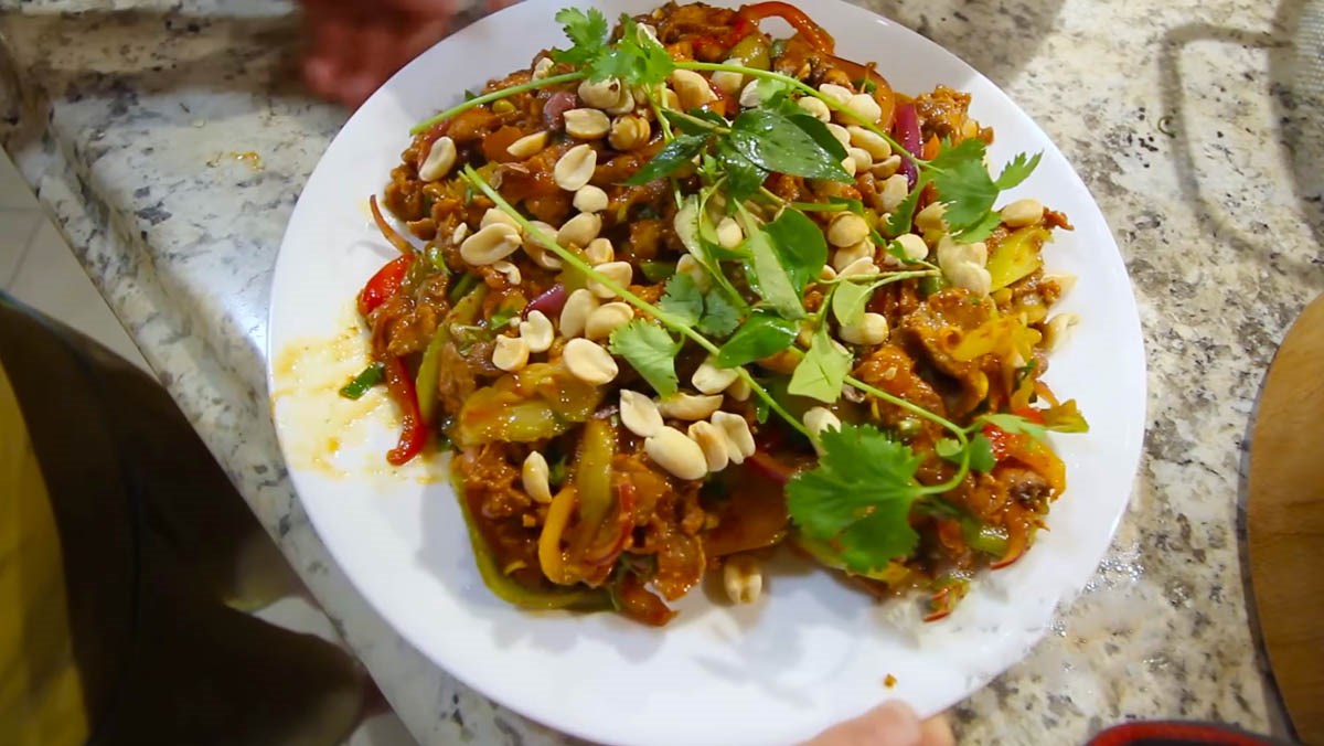 Gỏi bò Thái Lan ngũ sắc