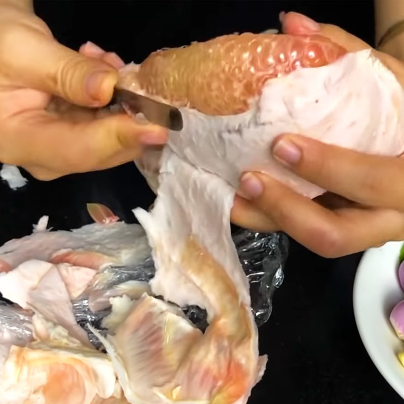 Bước 1 Sơ chế và lột bưởi Gỏi bưởi tôm thịt