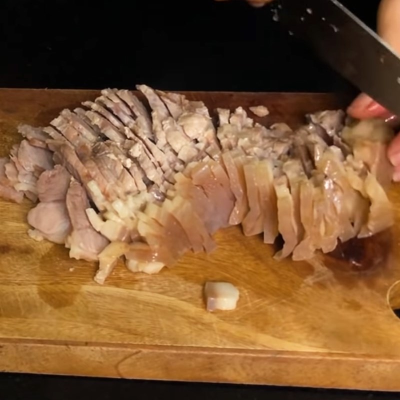 Bước 4 Luộc tôm thịt Gỏi bưởi tôm thịt