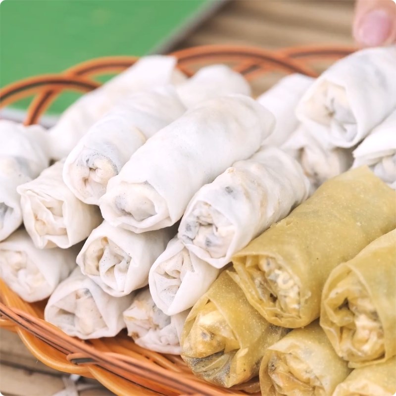Bước 3 Gói chả giò khoai lang Chả giò khoai lang