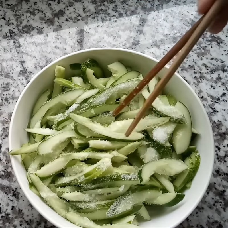 Bước 1 Sơ chế dưa leo Gỏi dưa leo gà lát chay