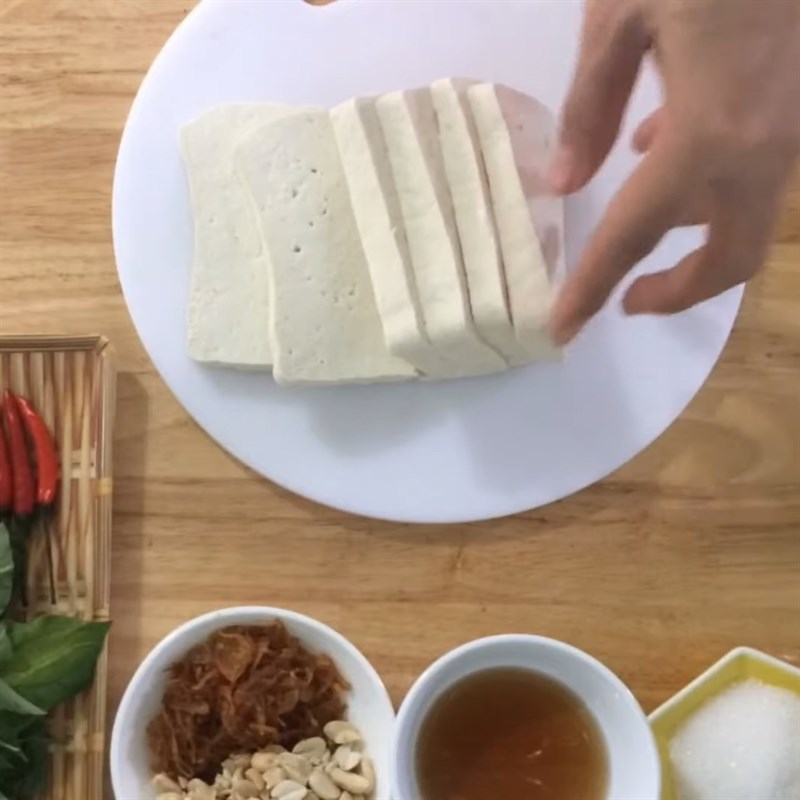 Bước 1 Sơ chế các nguyên liệu Gỏi dưa leo đậu hũ chay