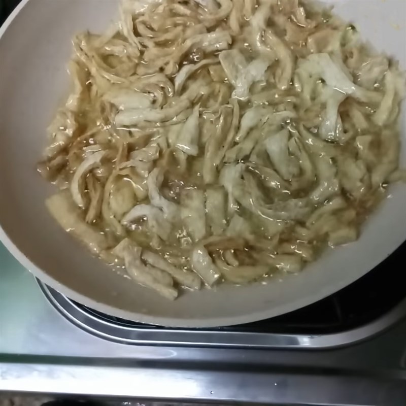 Bước 4 Chiên gà lát Gỏi dưa leo gà lát chay