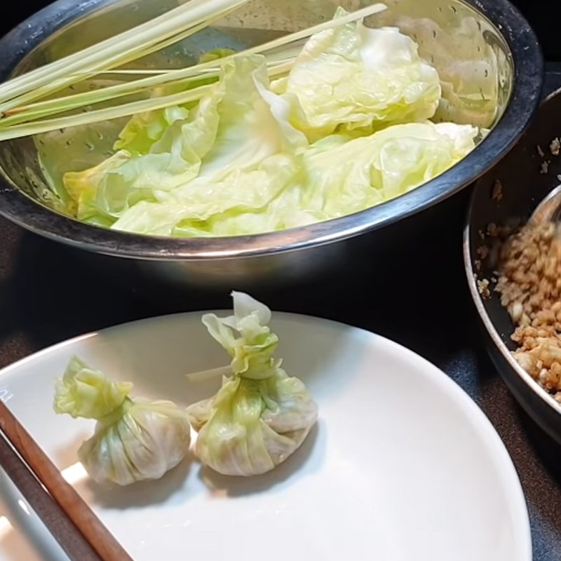 Bước 6 Gói nhân Bắp cải cuộn đậu hũ kho tiêu