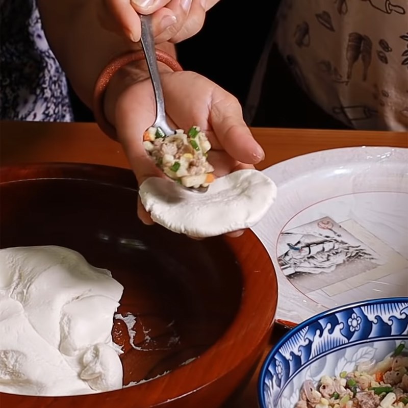 Bước 6 Gói và tạo hình bánh Bánh pate chiên
