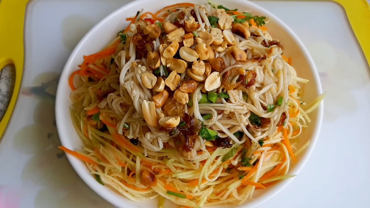 Gỏi xoài nấm kim châm chay
