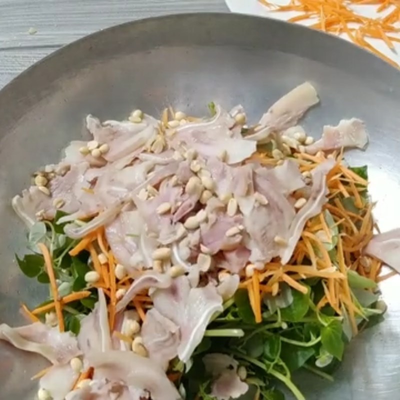 Bước 4 Trộn gỏi Gỏi rau càng cua tai heo