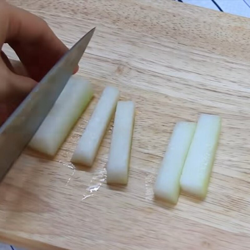Bước 1 Gọt bí đao Cách làm mứt bí đao không cần phèn chua
