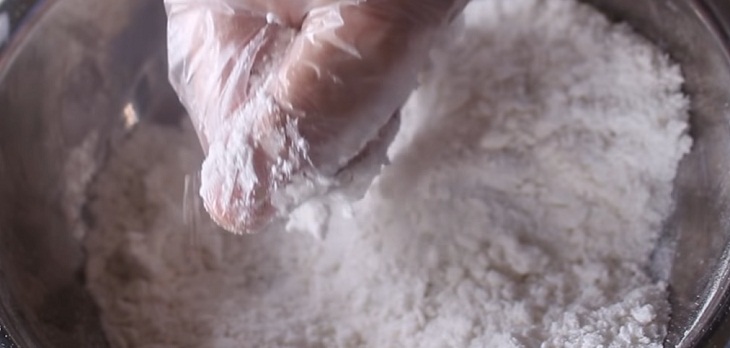 Bước 3 Trộn bột Bánh in bột nếp
