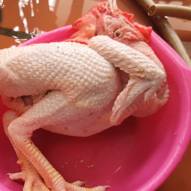 Bước 3 Ướp gà Gà hấp nước dừa