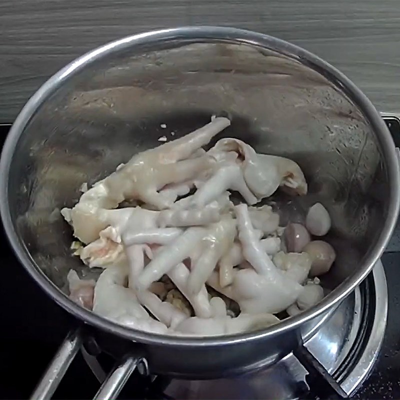Bước 3 Hầm chân gà với đu đủ Chân gà hầm đu đủ